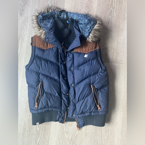 SoulCal & Co Hooded Vest - Picture 3 of 11